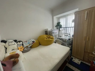 拱墅区黄龙金茂悦次卧转租1750元/月，限女生，三室一厅，随时入住