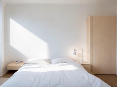 80 后回忆经典传奇！年轻人极简租房引争议，是躺平还是智慧？